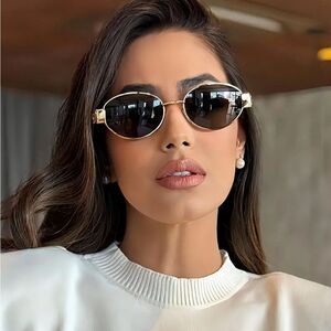 Trendy black sunglasses C4